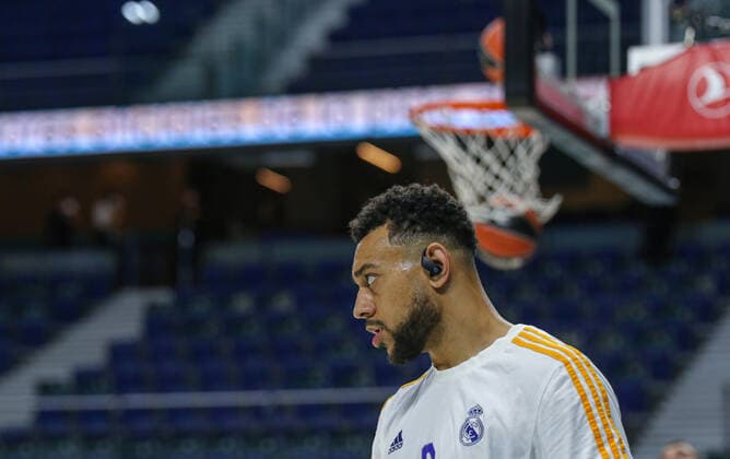 15th October 2021; Wizink Center; Madrid, Spain; Turkish Airlines Euroleague Basketball , Real Madrid versus Fenerbahce Beko Istanbul; Nigel Williams-Goss (Real Madrid Baloncesto) during warm up  ActionPlus12332433 AgenciaLOF