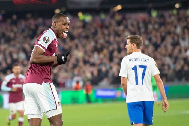 Issa Diop of West Ham United celebrates scoring his goal during the UEFA Europa League match between West Ham United and KRC Genk at the London Stadium, Queen Elizabeth Olympic Park , London, England on 21 October 2021. Copyright: xSalvioxCalabresex 29580026