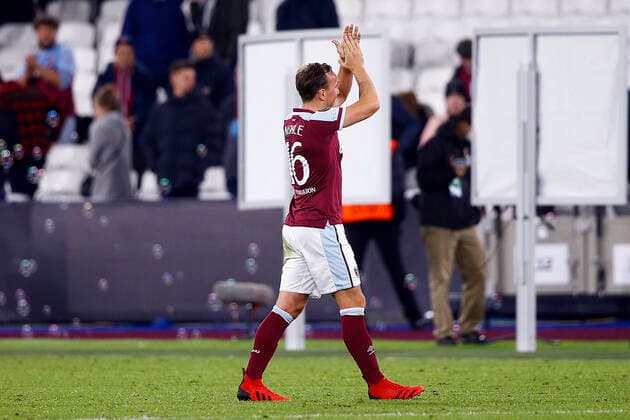 West Ham United v KRC Genk UEFA Europa League Mark Noble of West Ham United applauds the fans at the end of the UEFA Europa League Group H match at the London Stadium, Stratford Content Not Available For UK Newspapers Copyright: xPaulxChestertonx FIL-16007-0095