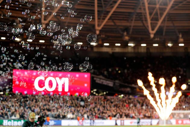 West Ham United v KRC Genk UEFA Europa League Pyrotechnics and bubbles before the UEFA Europa League Group H match at the London Stadium, Stratford Content Not Available For UK Newspapers Copyright: xPaulxChestertonx FIL-16007-0111