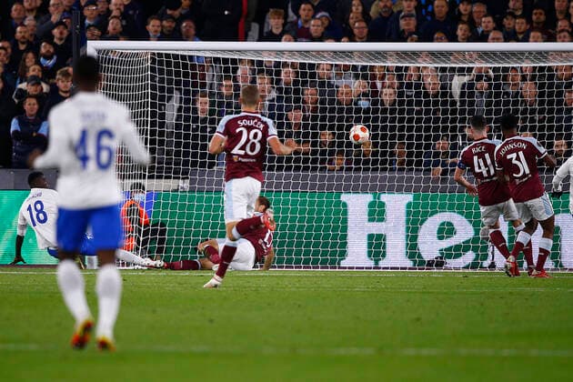 West Ham United v KRC Genk UEFA Europa League Paul Onuachu of KRC Genk puts the ball in the net but the goal is ruled out for offside during the UEFA Europa League Group H match at the London Stadium, Stratford Content Not Available For UK Newspapers Copyright: xPaulxChestertonx FIL-16007-0117