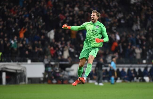 21 10 2021 Frankfurt am Main, Deutsche Bank Park Football, UEFA Europa League Eintracht Frankfurt Olympiakos Piraeus Goal celebration by goalkeeper Kevin Trapp 1, Eintracht Frankfurt emspor, DFL regulations prohibit any use of photographs as image sequences and or quasi video