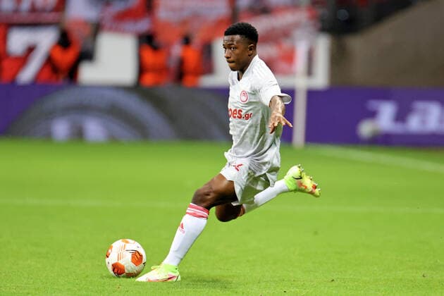 Frankfurt, Germany 21 October 2021 Europa League 2021 2022 Eintracht Frankfurt vs Olympiakos Piraeus Aguibou Camara Piraeus drives the ball through midfield Deutsche Bank Park Hessen Copyright: xFotostandx xRacochax
