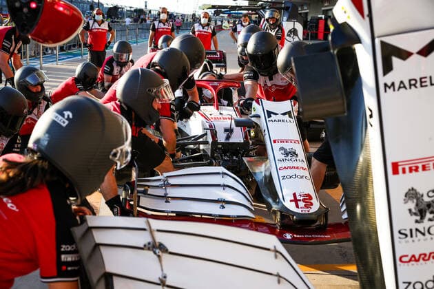 Alfa Romeo Racing ORLEN Team, pitstop practice of the mechanics during the Formula 1 Aramco United States Grand Prix 2021, 17th round of the 2021 FIA Formula One World Championship, WM, Weltmeisterschaft from October 21 to 24, 2021 on the Circuit of the Americas, in Austin, Texas, United States of American - F1 - UNITED STATES GRAND PRIX 2021 DPPI Panoramic  20211021_GOODEN_FG0O7452