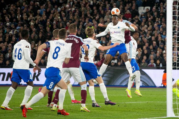 West Ham United v KRC Genk: Group H - UEFA Europa League Mujaid Sadick of KRC Genk heads the ball during the UEFA Europa League match between West Ham United and KRC Genk at the London Stadium, Stratford on Thursday 21st October 2021. London Greater London United Kingdom  Copyright: xMIxNewsx fletcher-westhamu211021_npMzj