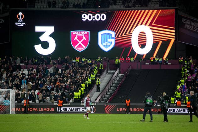 West Ham United v KRC Genk: Group H - UEFA Europa League Genk fans looks on during the UEFA Europa League match between West Ham United and KRC Genk at the London Stadium, Stratford on Thursday 21st October 2021. London Greater London United Kingdom  Copyright: xMIxNewsx fletcher-westhamu211021_npAnY