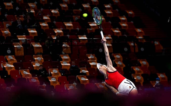 6678085 22.10.2021 Czech Republic s Marketa Vondrousova serves a ball during the women s singles quarterfinal tennis match against Russia s Anastasia Pavlyuchenkova at the Kremlin Cup, in Moscow, Russia. Alexey Filippov Sputnik Russia Tennis Kremlin Cup  82af1a047bb83a11