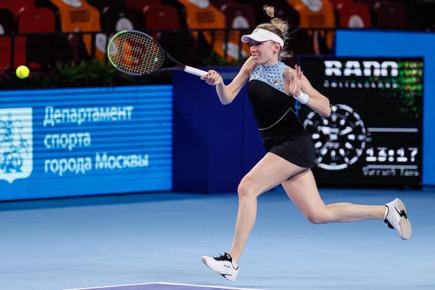 VTB Kremlin Cup 2021 International Tennis Tournament Ekaterina Alexandrova of Russia returns the ball to Aryna Sabalenka of Belarus during the women s singles quarterfinal tennis match of the WTA, Tennis Damen 500 VTB Kremlin Cup 2021 International Tennis Tournament at the Irina Viner-Usmanova Gymnastics Palace on October 22, 2021 in Moscow, Russia. Moscow Russia  Copyright: xMikexKireevx kireev-notitle211022_npJBH