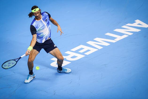 South African Lloyd Harris pictured in action during a singles match between Hungarian Fucsovics and South African Harris, in the 1 4 finals of the European Open Tennis ATP, Tennis Herren tournament, in Antwerp, Friday 22 October 2021. DAVIDxPINTENS  x3120689x