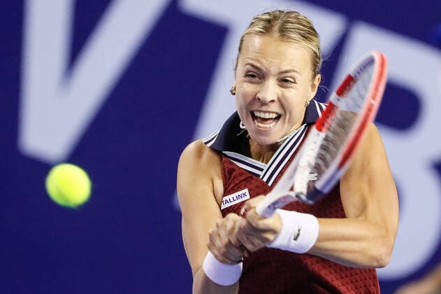 VTB Kremlin Cup 2021 International Tennis Tournament Anett Kontaveit of Estonia returns the ball to Garbine Muguruza of Spain during the women s singles quarterfinal tennis match of the WTA, Tennis Damen 500 VTB Kremlin Cup 2021 International Tennis Tournament at the Luzhniki Palace of Sports on October 22, 2021 in Moscow, Russia. Moscow Russia  Copyright: xMikexKireevx kireev-notitle211022_npJKC