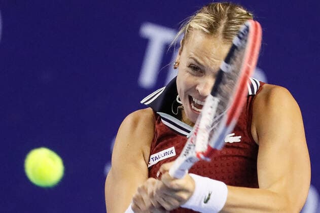 VTB Kremlin Cup 2021 International Tennis Tournament Anett Kontaveit of Estonia returns the ball to Garbine Muguruza of Spain during the women s singles quarterfinal tennis match of the WTA, Tennis Damen 500 VTB Kremlin Cup 2021 International Tennis Tournament at the Luzhniki Palace of Sports on October 22, 2021 in Moscow, Russia. Moscow Russia  Copyright: xMikexKireevx kireev-notitle211022_npzcX