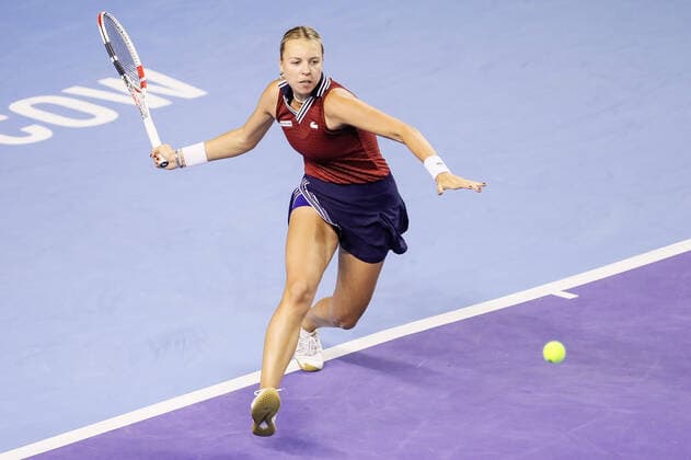 VTB Kremlin Cup 2021 International Tennis Tournament Anett Kontaveit of Estonia returns the ball to Garbine Muguruza of Spain during the women s singles quarterfinal tennis match of the WTA, Tennis Damen 500 VTB Kremlin Cup 2021 International Tennis Tournament at the Luzhniki Palace of Sports on October 22, 2021 in Moscow, Russia. Moscow Russia  Copyright: xMikexKireevx kireev-notitle211022_npq5W