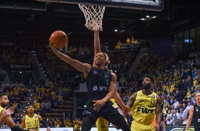 GER, Basketball,BCL, EWE Baskets Oldenburg vs Hamburg Towers 22 10 2021, EWE Arena, Oldenburg, GER, easyCredit BBL, EWE Baskets Oldenburg vs Hamburg Towers, in picture Lukas MEISNER Hamburg Towers 7 Max HEIDEGGER EWE Baskets Oldenburg 3 nordphotoxRojahn nph00310
