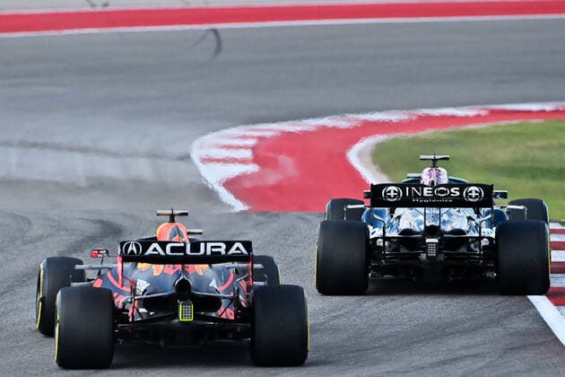 Sport Bilder des Tages 33 VERSTAPPEN Max (nld), Red Bull Racing Honda RB16B, 44 HAMILTON Lewis (gbr), Mercedes AMG F1 GP W12 E Performance, action during the Formula 1 Aramco United States Grand Prix 2021, 17th round of the 2021 FIA Formula One World Championship, WM, Weltmeisterschaft from October 21 to 24, 2021 on the Circuit of the Americas, in Austin, Texas, United States of American - F1 - UNITED STATES GRAND PRIX 2021 DPPI Panoramic  00121035_US1_7675