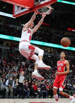 October 22, 2021, Chicago, IL: The Chicago Bulls Alex Caruso (6) dunks in the fourth quarter against the New Orleans Pelicans at United Center on Friday, Oct. 22, 2021, in Chicago. Chicago - ZUMAm67_ 20211022_zaf_m67_029 Copyright: xJohnxJ.xKimx