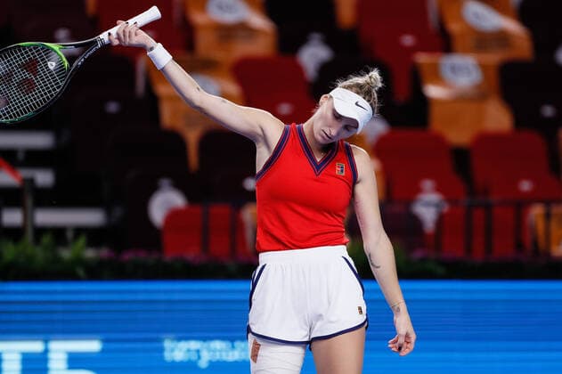 Sport Bilder des Tages VTB Kremlin Cup 2021 International Tennis Tournament Marketa Vondrousova of Czech Republic reacts during the women s singles semifinal tennis match of the WTA, Tennis Damen 500 VTB Kremlin Cup 2021 International Tennis Tournament against Anett Kontaveit of Estonia at the Irina Viner-Usmanova Gymnastics Palace on October 23, 2021 in Moscow, Russia. Moscow Russia  Copyright: xMikexKireevx kireev-notitle211023_npsEy