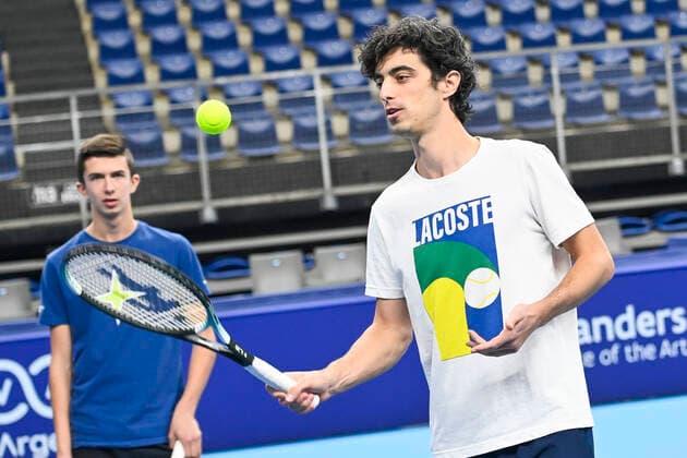 Tennis Freestyler Stefan Bojic shares a lesson with the ball kids during the European Open Tennis ATP, Tennis Herren tournament, in Antwerp, Saturday 23 October 2021. LAURIExDIEFFEMBACQ  x3121568x