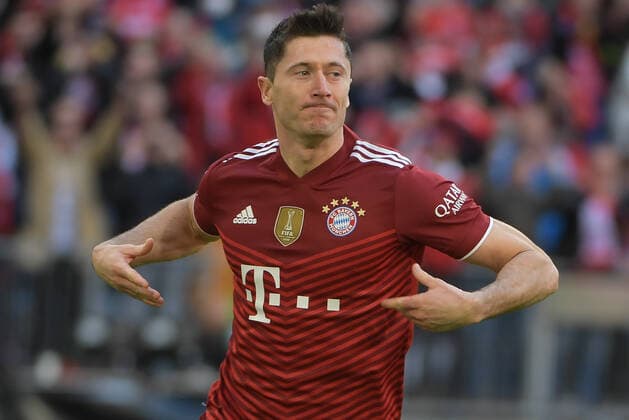 Sport Themen der Woche KW42 Robert Lewandowski (FC Bayern Muenchen 9) erzielt das 2:0, FC Bayern Muenchen - TSG 1899 Hoffenheim, Fussball, Bundesliga, DFL, 23.10.2021 DFB regulations prohibit any use of photographs as image sequences and or quasi-video Muenchen Bayern Deutschland *** Robert Lewandowski FC Bayern Muenchen 9 scores the 2 0, FC Bayern Muenchen TSG 1899 Hoffenheim, football, Bundesliga, DFL, 23 10 2021 DFB regulations prohibit any use of photographs as image sequences and or quasi video Muenchen Bayern Germany Copyright: xkolbert-press BurghardxSchreyerx
