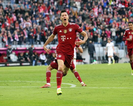 Goal celebration 2 0 Munich, goal scorer Robert Lewandowski Bayern FC Bayern Munich TSG Hoffenheim Munich, GER, 23 10 2021, Sport Football 1 Football Bundesliga Season 21 22