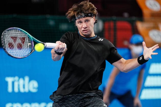 VTB Kremlin Cup 2021 International Tennis Tournament Ricardas Berankis of Lithuania returns the ball to Marin Cilic of Croatia during the men s singles semifinal tennis match of the ATP, Tennis Herren 250 VTB Kremlin Cup 2021 International Tennis Tournament at the Irina Viner-Usmanova Gymnastics Palace on October 23, 2021 in Moscow, Russia. Moscow Russia  Copyright: xMikexKireevx kireev-notitle211023_npcdp