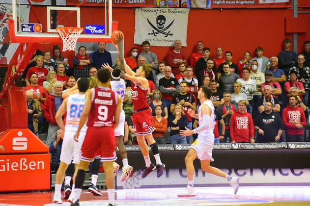 center, Kilian Binapfl Giessen 46ers GER, Basketball BBL, JobStairs Giessen 46ers vs Syntainics MBC 23 10 2021 Giessen Copyright: xEibnerxPressefotox xRalphxLehmbergx
