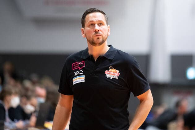 BARMER 2 Basketball Bundesliga ProA season 2021 2022 Matchday 6 on 23 10 2021 Medipolis SC Jena vs UNI Baskets Paderborn coach Domenik Reinboth Jena thoughtful, portrait Sparkassen Arena