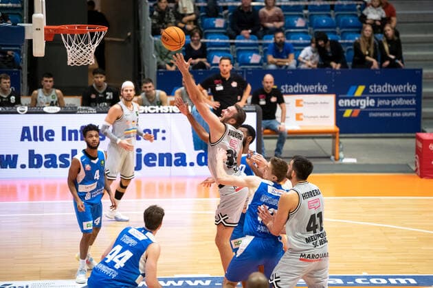 BARMER 2 Basketball Bundesliga ProA Season 2021 2022 Matchday 6 on 23 10 2021 Medipolis SC Jena vs UNI Baskets Paderborn center Stephan Haukohl Jena at the basket Sparkassen Arena