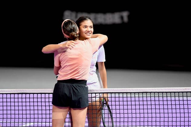 Qualifications for WTA, Tennis Damen 250 Transylvania Open 2021 in Cluj-Napoca Romania, 23 October 2021 in BT Arena Emma Raducanu (UK) and Gabriela Ruse (ROU) after their free practice on day one of Qualifications for WTA 250 Transylvania Open 2021 in Cluj-Napoca Romania, 23 October 2021 in BT Arena Cluj-Napoca Cluj Romania Copyright: xAncaxTepeix