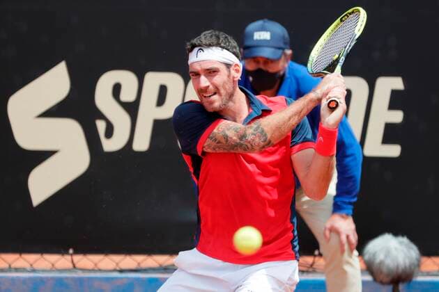 Austrian tennis player Gerald Melzer returns a ball to Colombian Nicolas Barrientos during their ATP, Tennis Herren Challenger Bogota semifinal game, at the Carmen Club in Bogota, Colombia, 23 October 2021. Melzer won 6-2, 6-7, 6-1. ATP Challenger Bogota semifinal !ACHTUNG: NUR REDAKTIONELLE NUTZUNG!  Copyright: xCarlosxOrtegax AME1494 20211023-85b17e44a6f0a344a2585f5c8b36bbecf755799d