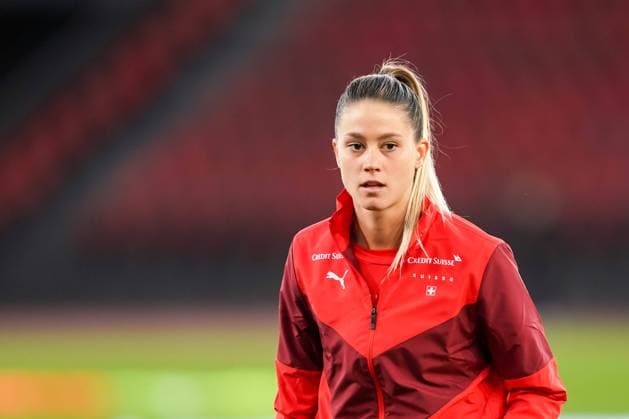 Zurich, Switzerland, October 22th 2021: Viola Calligaris (6 Switzerland) during warm up prior to the FIFA Womens World Cup UEFA qualifiers football match between Switzerland and Romania at Letzigrund in Zurich, Switzerland. Daniela Porcelli SPP Switzerland v Romania - FIFA Womens World Cup UEFA qualifiers - Letzigrund 