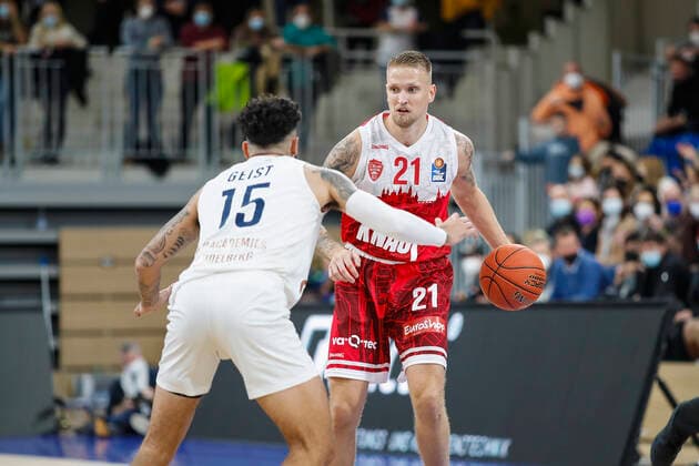GER, Heidelberg, SNP Dome, 23 10 2021, emspor, emonline, despor, deonline, MLP Academics Heidelberg vs s Oliver Wuerzburg, easyCredit BBL, Matchday 5 Image v l Jordan Geist MLP Academics Heidelberg vs Aigars Skele s Oliver Wuerzburg Copyright: HMBxMedia JulienxBecker