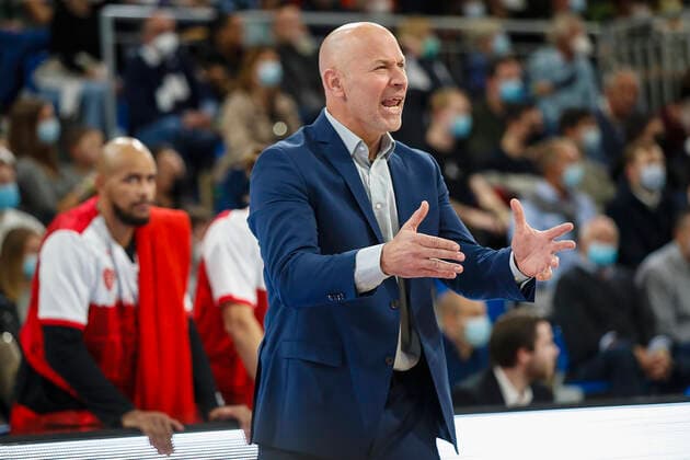 GER, Heidelberg, SNP Dome, 23 10 2021, emspor, emonline, despor, deonline, MLP Academics Heidelberg vs s Oliver Wuerzburg, easyCredit BBL, 5 matchday picture excitement for head coach Denis Wucherer s Oliver Wuerzburg Copyright: HMBxMedia JulienxBecker