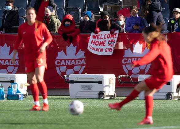 October 23, 2021, Ottawa, on, Canada: Fans watch as Canadian players warm up before their friendly match against New Zealand as part of the Celebration Tour, in Ottawa, Saturday, Oct. 23, 2021. Canada News - October 23, 2021  - ZUMAc35_ 20211023_zaf_c35_012 Copyright: xAdrianxWyldx
