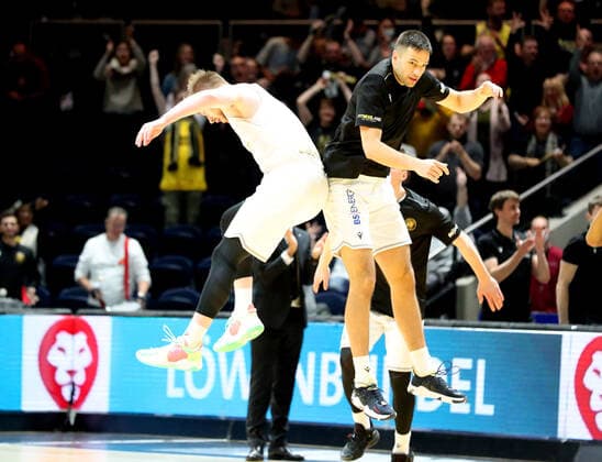Löwen Braunschweig vs Bamberg, BBL Braunschweig, 23 10 2021, BASKETBALL easyCredit BBL Basketball Bundesliga, Löwen Braunschweig vs Brose Bamberg, season 2021 22 Luc van Slooten Löwen Braunschweig , Benedikt Turudic Löwen Braunschweig Braunschweig