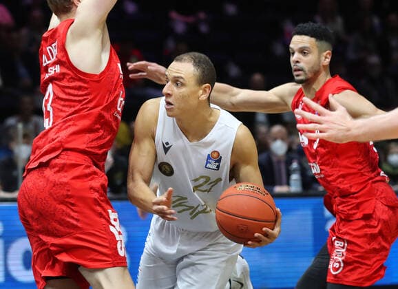 Löwen Braunschweig vs Bamberg, BBL Braunschweig, 23 10 2021, BASKETBALL easyCredit BBL Basketball Bundesliga, Löwen Braunschweig vs Brose Bamberg, season 2021 22 b, Robin Amaize Löwen Braunschweig Braunschweig.