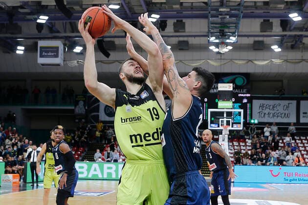 5 Matchday of the easyCredit BBL Basketball Bundesliga at Oberfrankenhalle in Bayreuth Season 2021 2022 Medi Bayreuth vs HAKRO Merlins Crailsheim Martynas Sajus Medi Bayreuth 19 left Bogdan Radosavljevic HAKRO Merlins Crailsheim 15 right