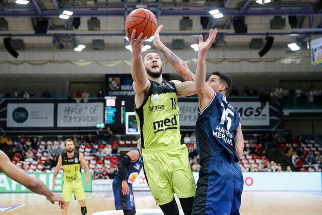 5 Matchday of the easyCredit BBL Basketball Bundesliga at Oberfrankenhalle in Bayreuth Season 2021 2022 Medi Bayreuth vs HAKRO Merlins Crailsheim Martynas Sajus Medi Bayreuth 19 left Bogdan Radosavljevic HAKRO Merlins Crailsheim 15 right