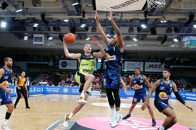 5 Matchday of the easyCredit BBL Basketball Bundesliga at Oberfrankenhalle in Bayreuth Season 2021 2022 Medi Bayreuth vs HAKRO Merlins Crailsheim Janari Jöesaar Medi Bayreuth 21 left Jaren Lewis HAKRO Merlins Crailsheim 1 right