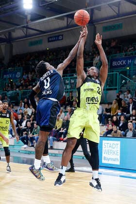 5 Matchday of the easyCredit BBL Basketball Bundesliga at Oberfrankenhalle in Bayreuth Season 2021 2022 Medi Bayreuth vs HAKRO Merlins Crailsheim Cameron Wells Medi Bayreuth 22 right T J Shorts HAKRO Merlins Crailsheim 0 left