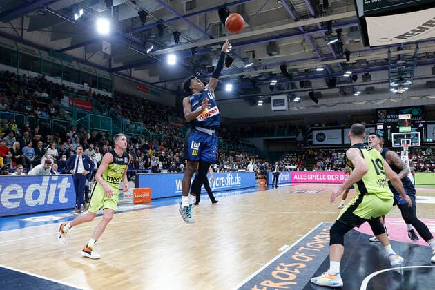 5 Matchday of the easyCredit BBL Basketball Bundesliga at Oberfrankenhalle in Bayreuth Season 2021 2022 Medi Bayreuth vs HAKRO Merlins Crailsheim Janari Jöesaar Medi Bayreuth 21 left Martynas Sajus Medi Bayreuth 19 right T J Shorts HAKRO Merlins Crailsheim 0 center