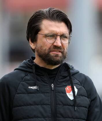 v li Coach Peter Hyballa Türkgücü München , Portrait, 23 10 2021, Würzburg Germany , Football, 3 Liga, FC Würzburger Kickers Türkgücü München, DFB DFL REGULATIONS PROHIBIT ANY USE OF PHOTOGRAPHS AS IMAGE SEQUENCES AND OR QUASI VIDEO xfsx