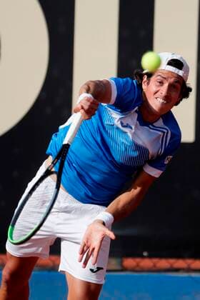 Argentine tennis player Facundo Mena returns a ball to the Dutch Jesper de Jong during a match for the semifinals of the ATP, Tennis Herren Tennis Challenger tournament, at the Carmel Club in Bogota, Colombia, 23 October 2021. Semifinals of the ATP Challenger Tennis Tournament in Bogota !ACHTUNG: NUR REDAKTIONELLE NUTZUNG!  Copyright: xCarlosxOrtegax AME1529 20211023-aa87825989f446d961f1bd7b12c2da0f42e7638e