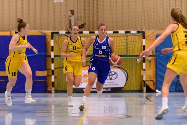 Munich, Germany, Oct 23rd 2021: Saskia Giesselbach (6 SG Weiterstadt) during the 2.DBBL match between Jahn Muenchen and SG Weiterstadt, Germany. Sven Beyrich SPP Jahn Muenchen v SG Weiterstadt - 2.DBBL - Munich 