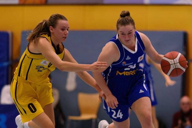 Munich, Germany, Oct 23rd 2021: Estelle Mueller (0 Jahn Muenchen) and Kaya Schicktanz (24 SG Weiterstadt) during the 2.DBBL match between Jahn Muenchen and SG Weiterstadt, Germany. Sven Beyrich SPP Jahn Muenchen v SG Weiterstadt - 2.DBBL - Munich 