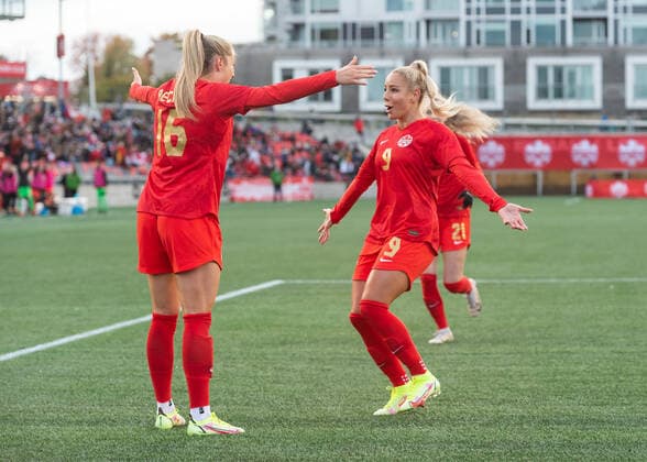 OTTAWA, ON - OCTOBER 23: Canada forward Adriana Leon (9) celebrates with Canada forward Janine Beckie (16) after scoring a second half goal against New Zealand during the Women™s International Friendly, Länderspiel, Nationalmannschaft match at TD Place Stadium in Ottawa, ON. Canada on October 23, 2021. (Photo by Steven Kingsman Icon Sportswire) SOCCER: OCT 23 Women s - New Zealand at Canada Icon211023007