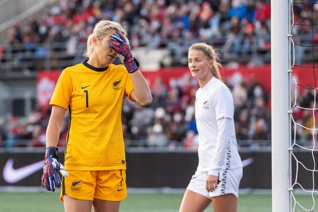 OTTAWA, ON - OCTOBER 23: A dejected New Zealand goalkeeper Erin Nayler (1) after Canada scored their fifth goal of the game during the Women™s International Friendly, Länderspiel, Nationalmannschaft match between Canada and New Zealand at TD Place Stadium in Ottawa, ON. Canada on October 23, 2021. (Photo by Steven Kingsman Icon Sportswire) SOCCER: OCT 23 Women s - New Zealand at Canada Icon211023013