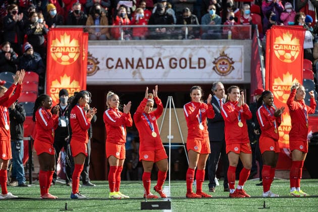 OTTAWA, ON - OCTOBER 23: Canada midfielder Desiree Scott (11) (center) applauds the the crowd as the Canadian team are introduced prior to the Women™s International Friendly, Länderspiel, Nationalmannschaft match between Canada and New Zealand at TD Place Stadium in Ottawa, ON. Canada on October 23, 2021. (Photo by Steven Kingsman Icon Sportswire) SOCCER: OCT 23 Women s - New Zealand at Canada Icon211023014