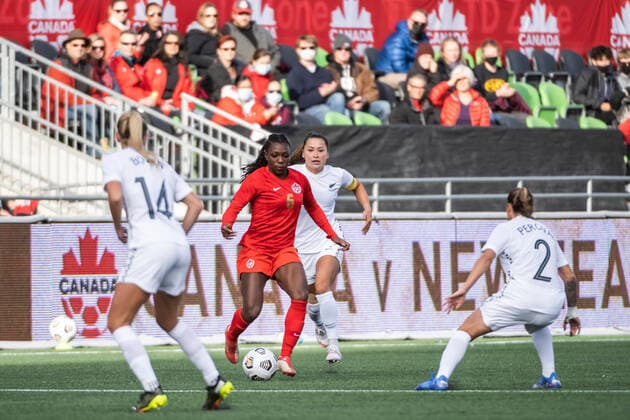 OTTAWA, ON - OCTOBER 23: Canada forward Deanne Rose (6) controls the ball surrounded by New Zealand midfielder Katie Bowen (14), New Zealand defender Ria Percival (2) and New Zealand defender Ali Riley (7) during the first half of the Women™s International Friendly, Länderspiel, Nationalmannschaft match between Canada and New Zealand at TD Place Stadium in Ottawa, ON. Canada on October 23, 2021. (Photo by Steven Kingsman Icon Sportswire) SOCCER: OCT 23 Women s - New Zealand at Canada Icon211023015