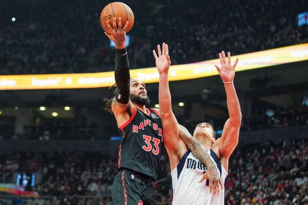 October 23, 2021, Toronto, on, Canada: Toronto Raptors guard Gary Trent Jr. (33) shoots over Dallas Mavericks centre Dwight Powell (7) during first half NBA, Basketball Herren, USA action in Toronto on Saturday, October 23, 2021. Canada News - October 23, 2021  - ZUMAc35_ 20211023_zaf_c35_101 Copyright: xEvanxBuhlerx