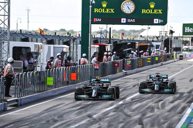 77 Valtteri Bottas FIN, Mercedes AMG Petronas F1 Team , 44 Lewis Hamilton GBR, Mercedes AMG Petronas F1 Team , F1 Grand Prix of USA at Circuit of The Americas on October 23, 2021 in Austin, United States of America Photo by HOCH ZWEI Austin United States of America